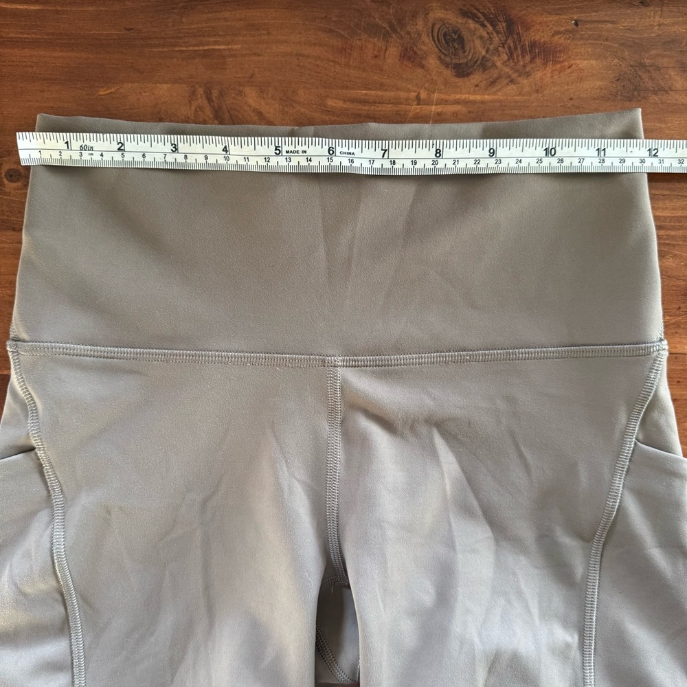 lululemon athletica align shorts with pocket size 6 - LIKE NEW - Picture 2 of 8